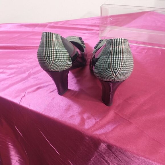J Renee Womens SZ 8.5 M Shoes Pumps Black / Red Plaid. Condition is Pre-owned - Picture 5 of 9